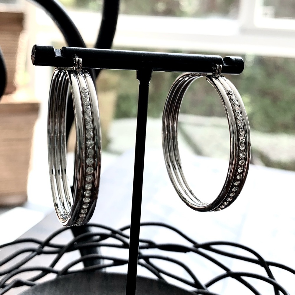 🌟 SALE $15 🌟 Vintage Crystal White Gold Plated Ribbed Hoop Pierced Earrings